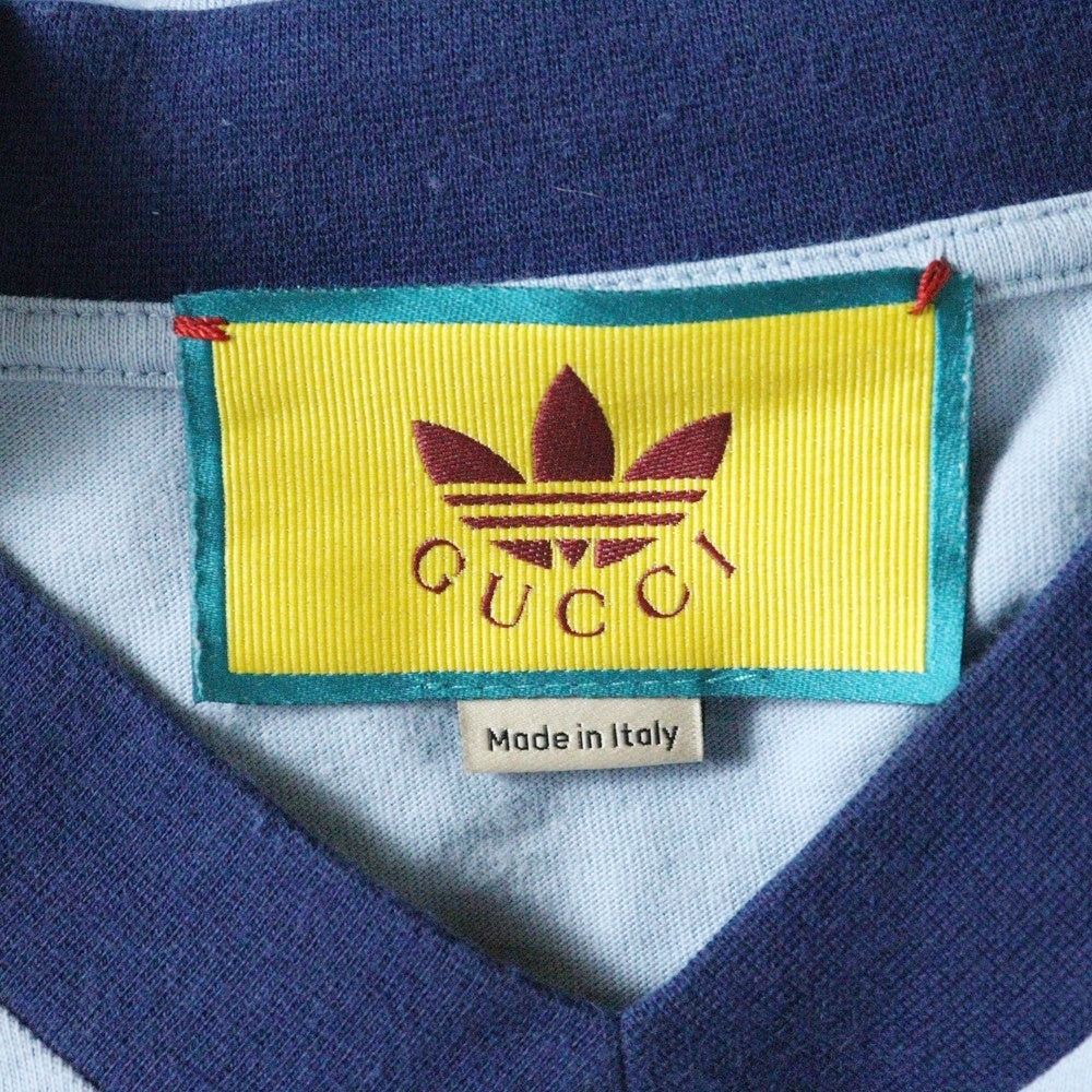 GUCCI(グッチ) 22SS ×adidas アディダス トレフォイルロゴ プリント Vネック 半袖Tシャツ カットソー ライトブルー レディース 693636