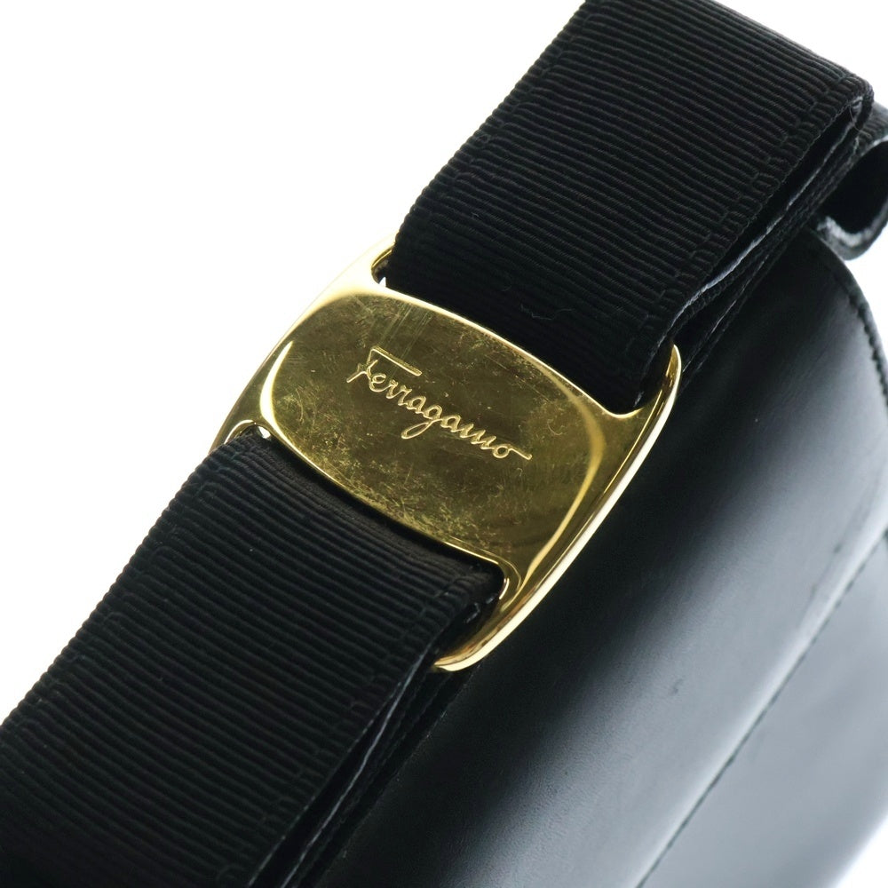 Salvatore Ferragamo(サルヴァトーレ フェラガモ) ヴァラ ショルダーバッグ ブラック レザー ポシェットバッグ