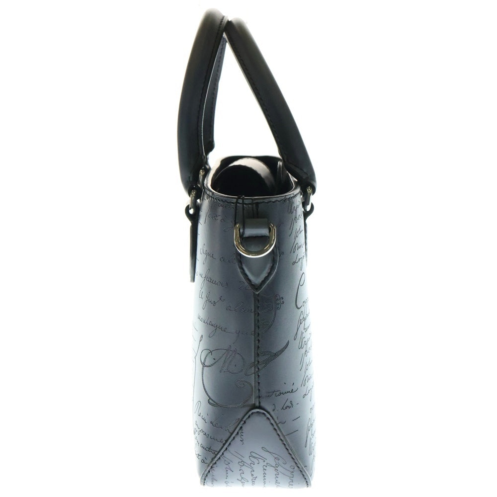 Berluti(ベルルッティ) カリグラフィー トゥジュールガリバー スクリット レザー 2WAY ハンド ショルダーバッグ シルバー金具 グレー