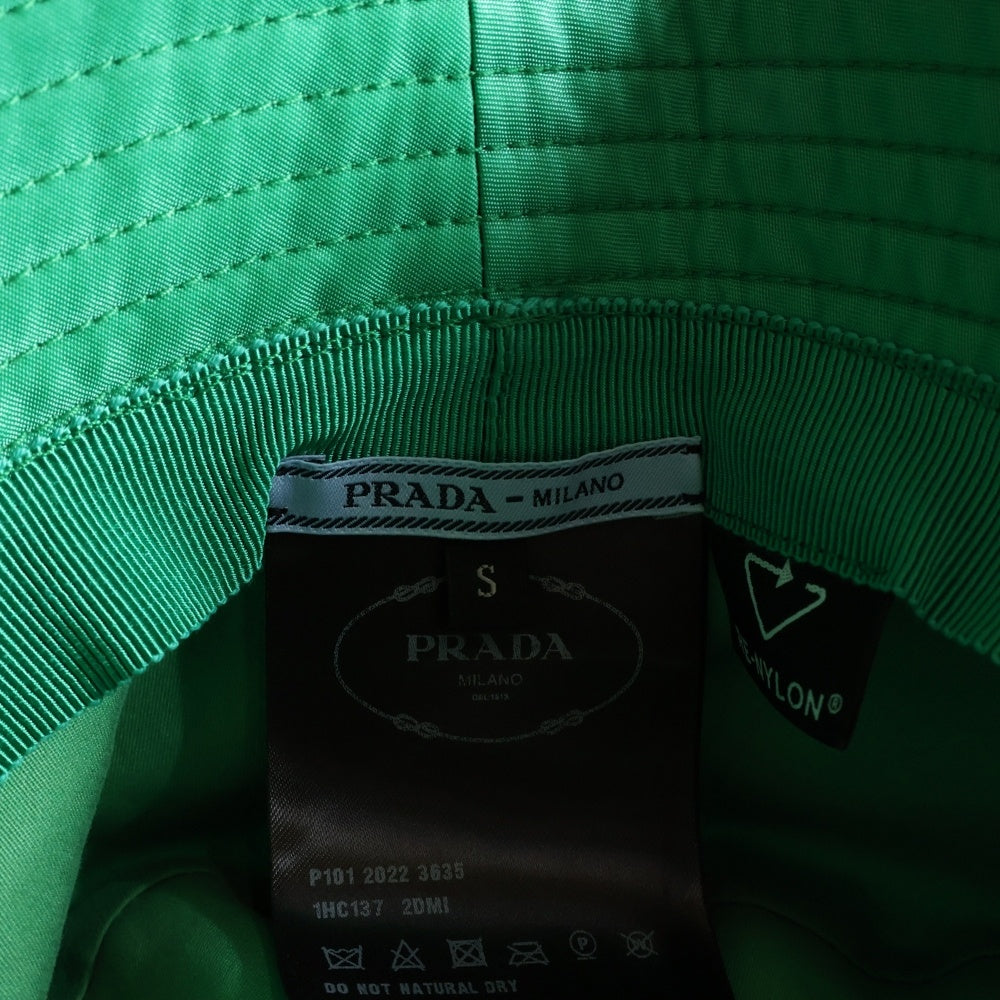 PRADA(プラダ) バケットハット グリーン Re-Nylon 帽子 1HC137
