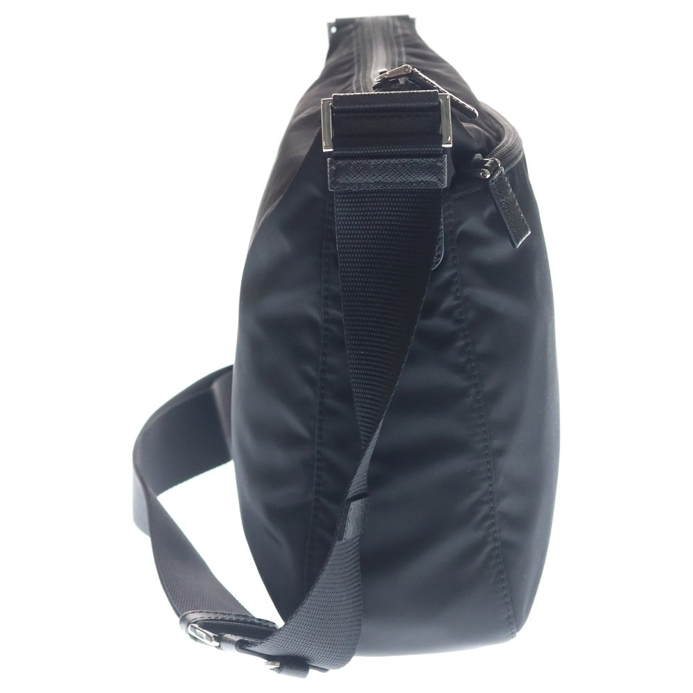 PRADA(プラダ) 三角ロゴ ショルダーバッグ ブラック テスート ナイロン レザー シルバー金具