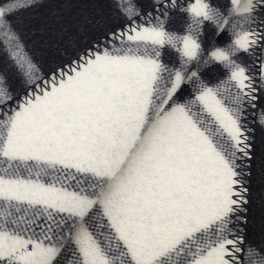 BURBERRY(バーバリー) ノバチェック総柄 ロゴパッチ ウール マフラー ブラック/ホワイト