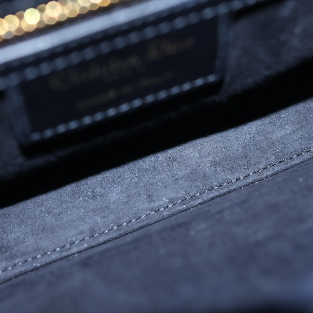 Christian Dior(クリスチャンディオール) モンテーニュ アベニュー ショルダーバッグ カーフスキン ゴールド金具 M9261UMOA_M900 ブラック レディース