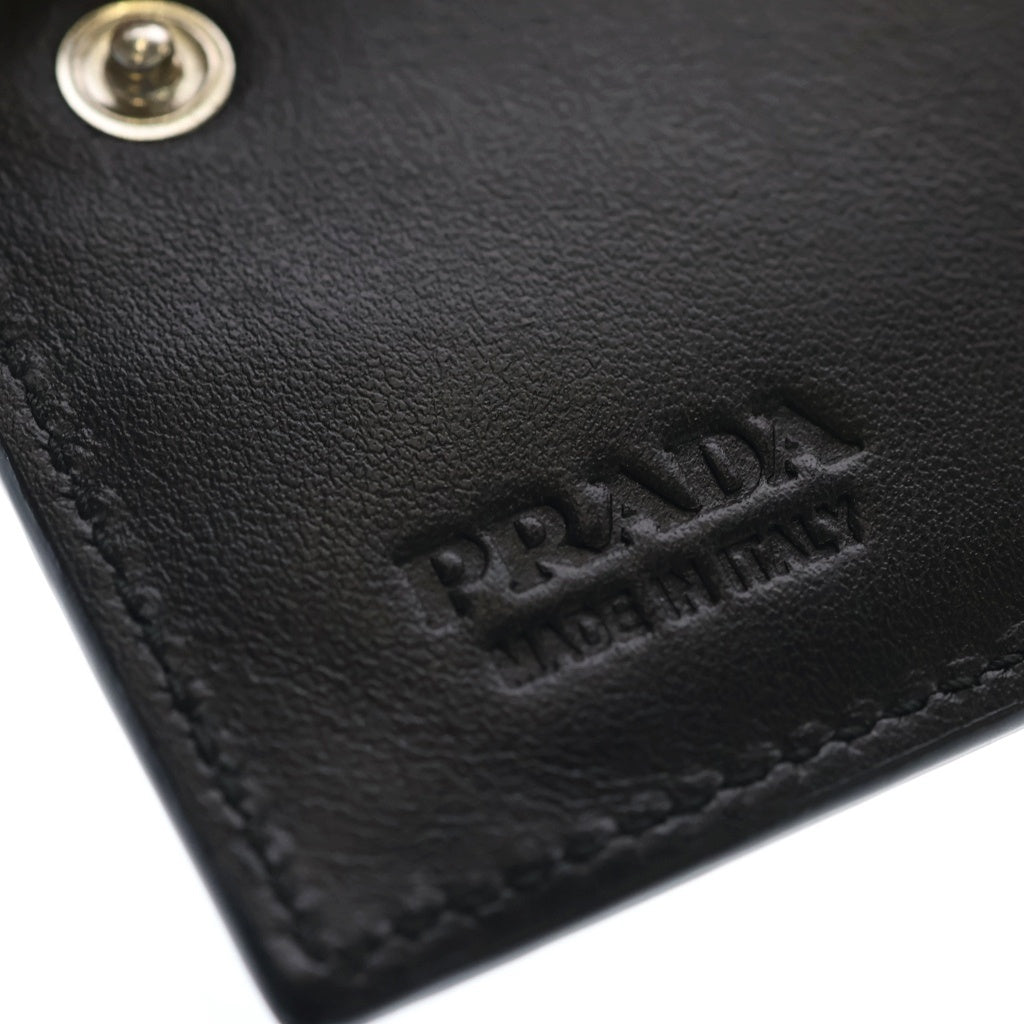 PRADA(プラダ) ロゴ ウォレット 二つ折り財布 エナメル レザー 小銭入れ ブラック レディース