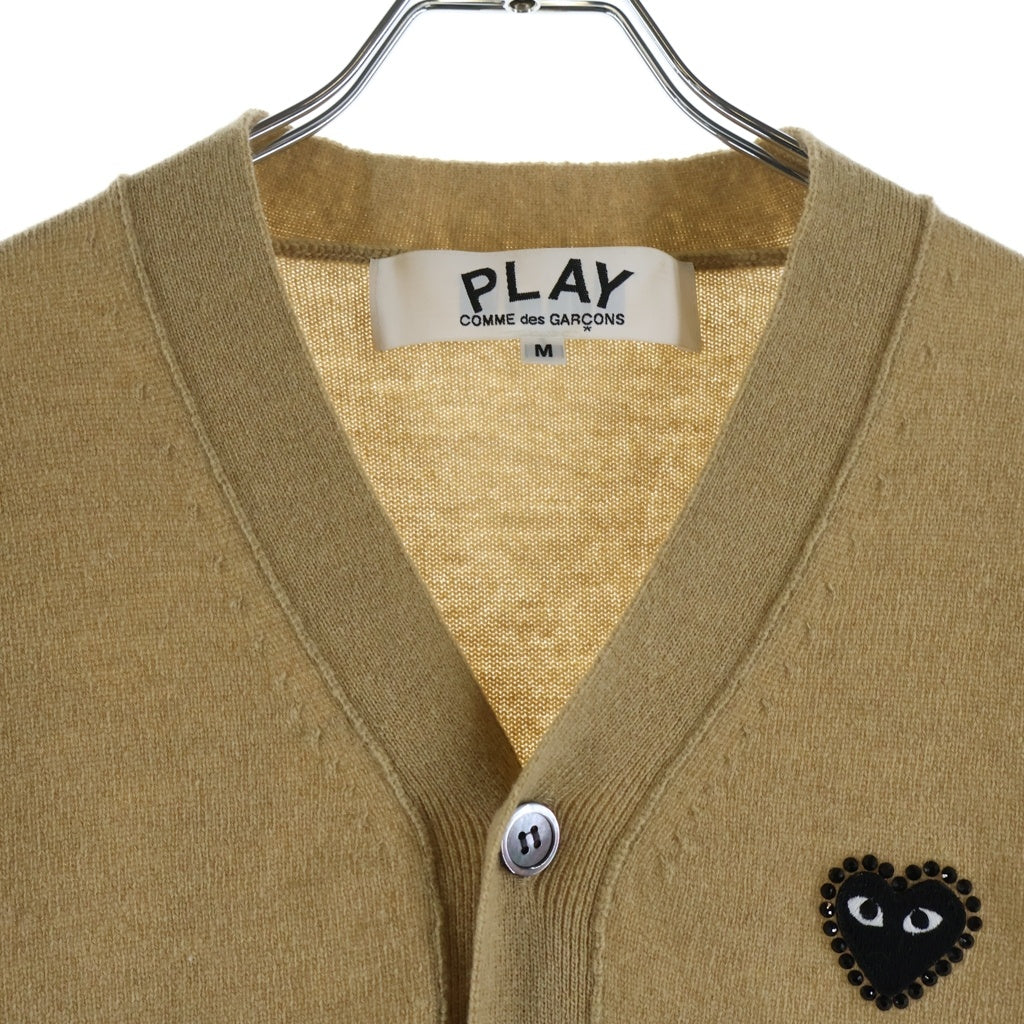 PLAY COMME des GARCONS(プレイコムデギャルソン) AD2025 ハートロゴ ラインストーン Vネック カーディガン ベージュ AX-N806