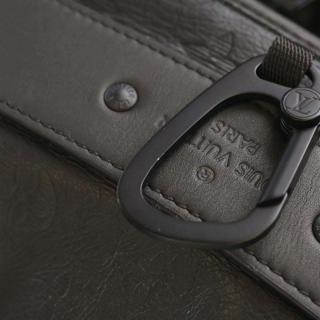 LOUIS VUITTON(ルイヴィトン) モノグラムシャドウ ディスカバリー リュックサック バックパック ブラック レザー M43680 レディース