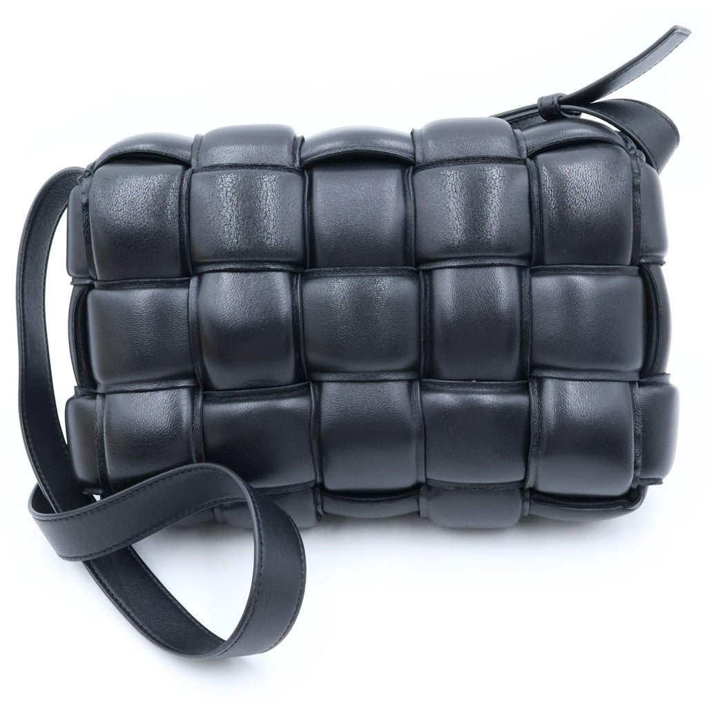 BOTTEGA VENETA(ボッテガヴェネタ) パデッド カセット イントレチャート ショルダーバッグ ブラック レザー レディース