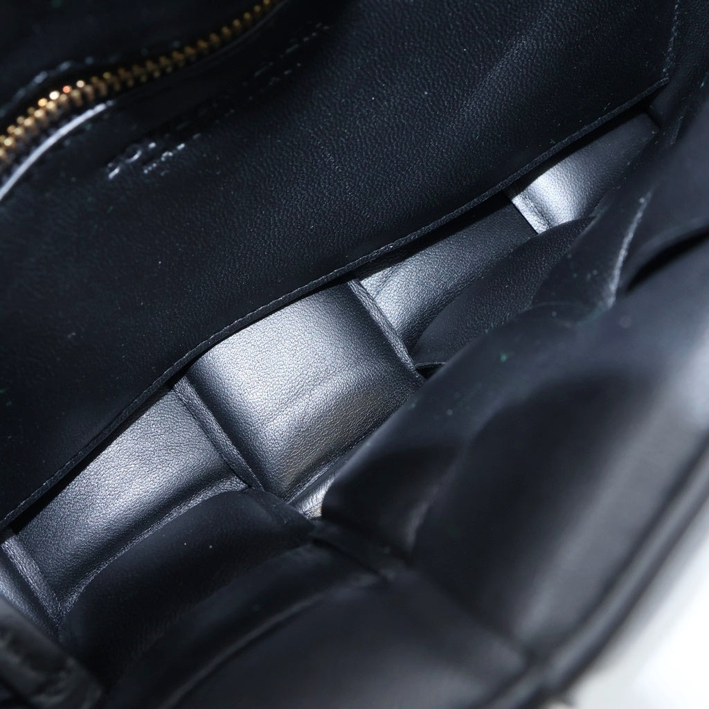 BOTTEGA VENETA(ボッテガヴェネタ) パデッド カセット イントレチャート ショルダーバッグ ブラック レザー レディース
