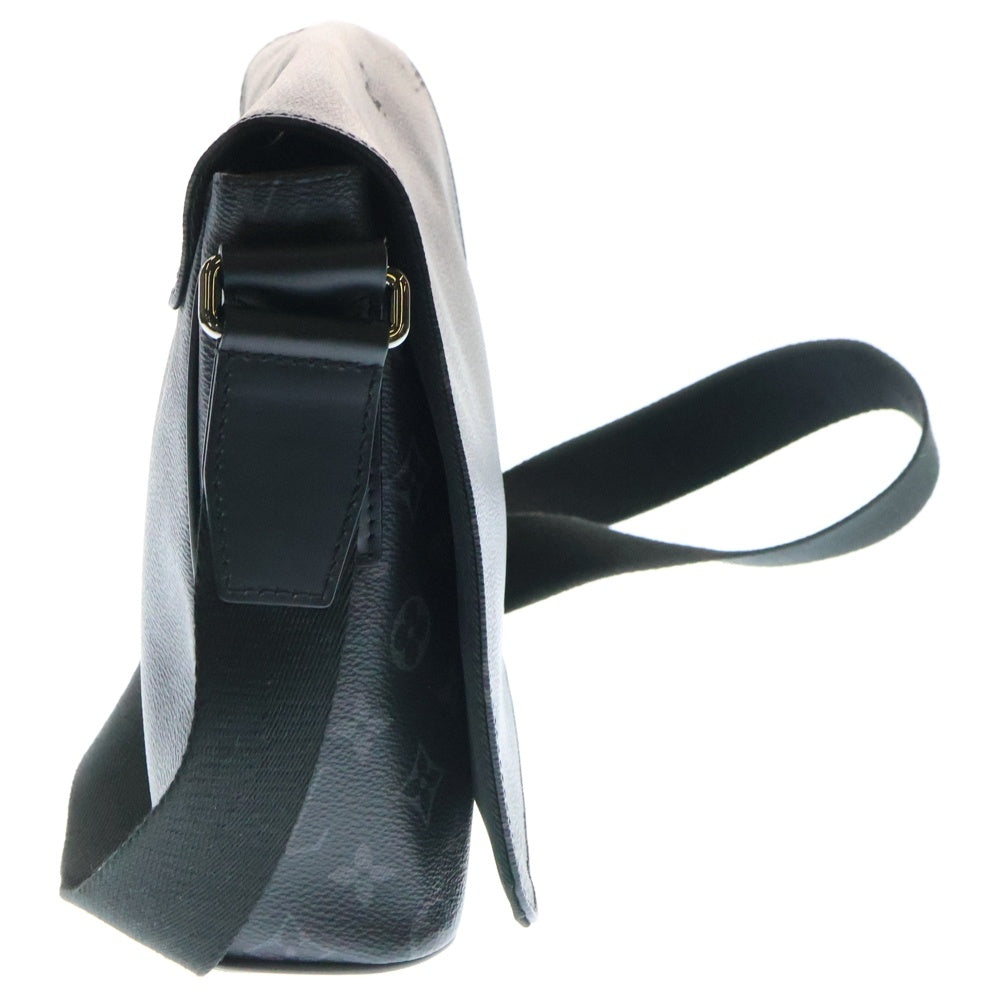 LOUIS VUITTON(ルイヴィトン) モノグラムエクリプス ディストリクトPM ショルダーバッグ ブラック シルバー金具 レザー×PVC M44000