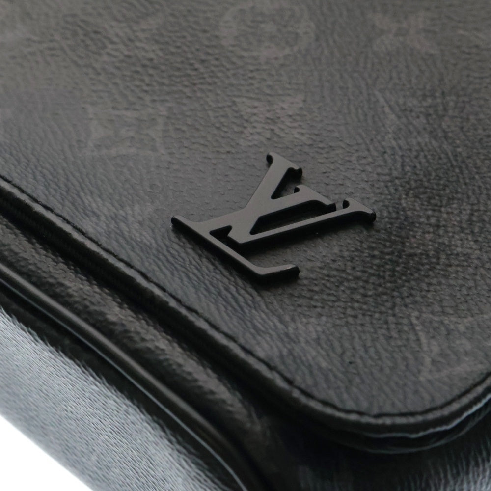 LOUIS VUITTON(ルイヴィトン) モノグラムエクリプス ディストリクトPM ショルダーバッグ ブラック シルバー金具 レザー×PVC M44000