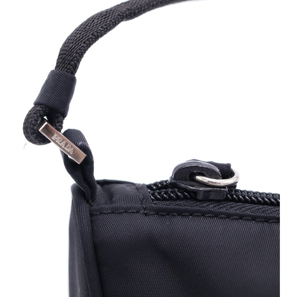 PRADA(プラダ) Re-Nylon トライアングルロゴプレート アクセサリーポーチ ハンドバッグ ナイロン シルバー金具 ブラック レディース