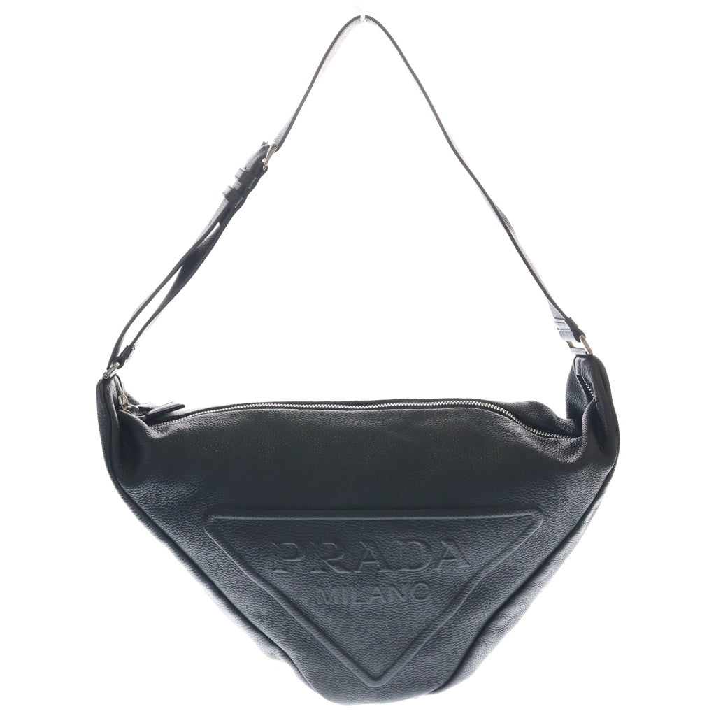 PRADA(プラダ) トライアングル ヴィッテロダイノレザー ショルダーバッグ エンボスロゴ ブラック シルバー金具 斜め掛け クロスボディバッグ 2VY007 V DLO 2BBE F0002 2VY007 レディース