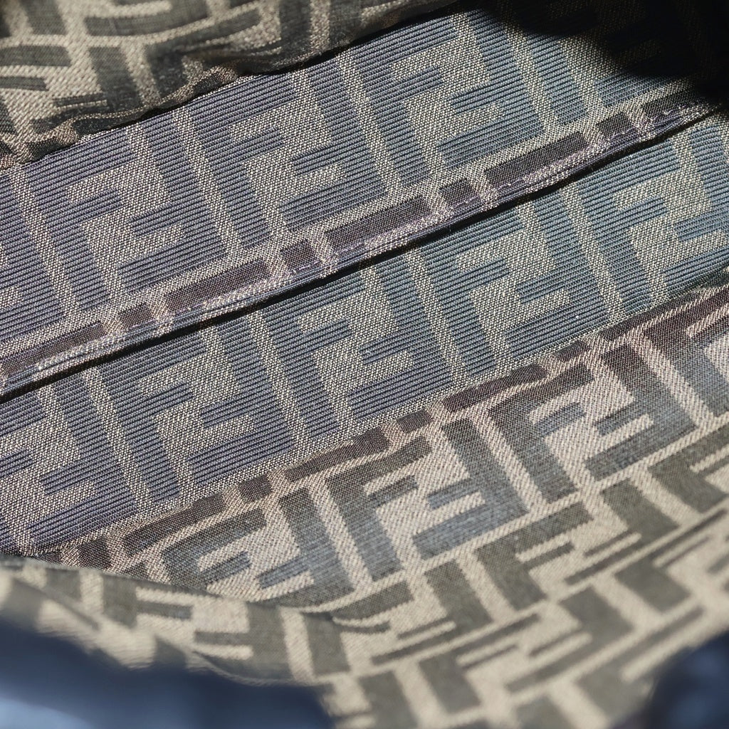 FENDI(フェンディ) バゲット FFロゴ バックパック リュックサック ブラック レザー 8BZ057AYJ1F0KUR ゴールド金具 レディース
