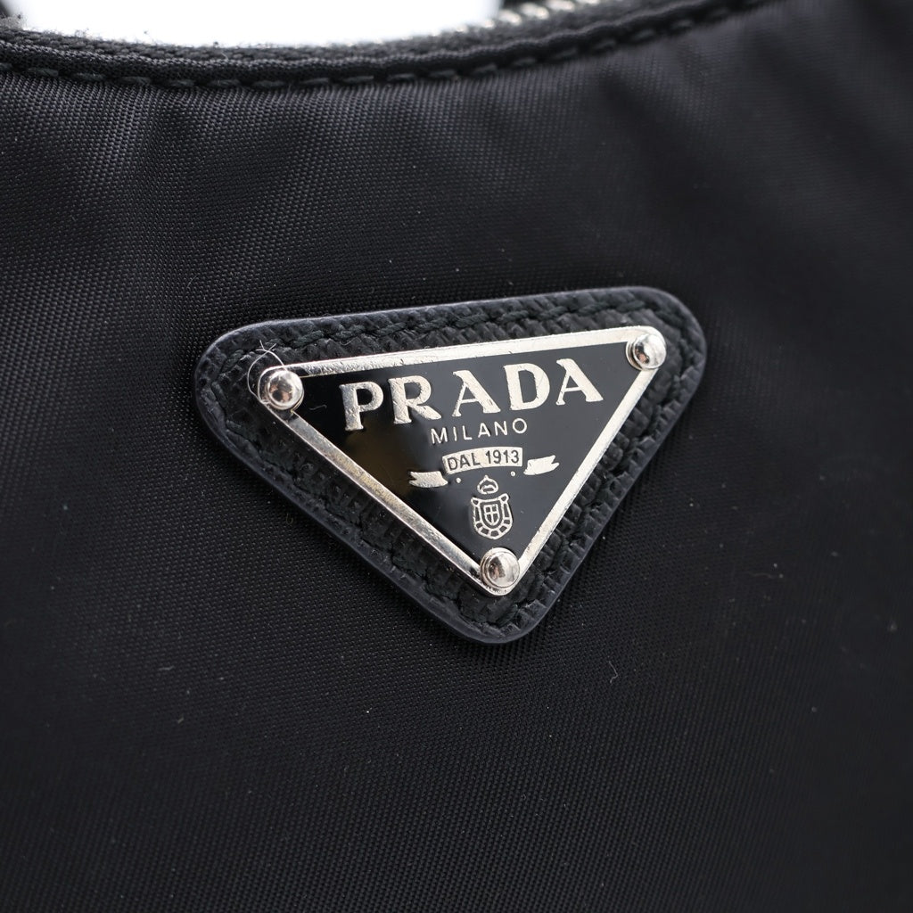 PRADA(プラダ) リナイロン トライアングルロゴ ショルダーバッグ ブラック ナイロン 1BH204 シルバー金具 レディース
