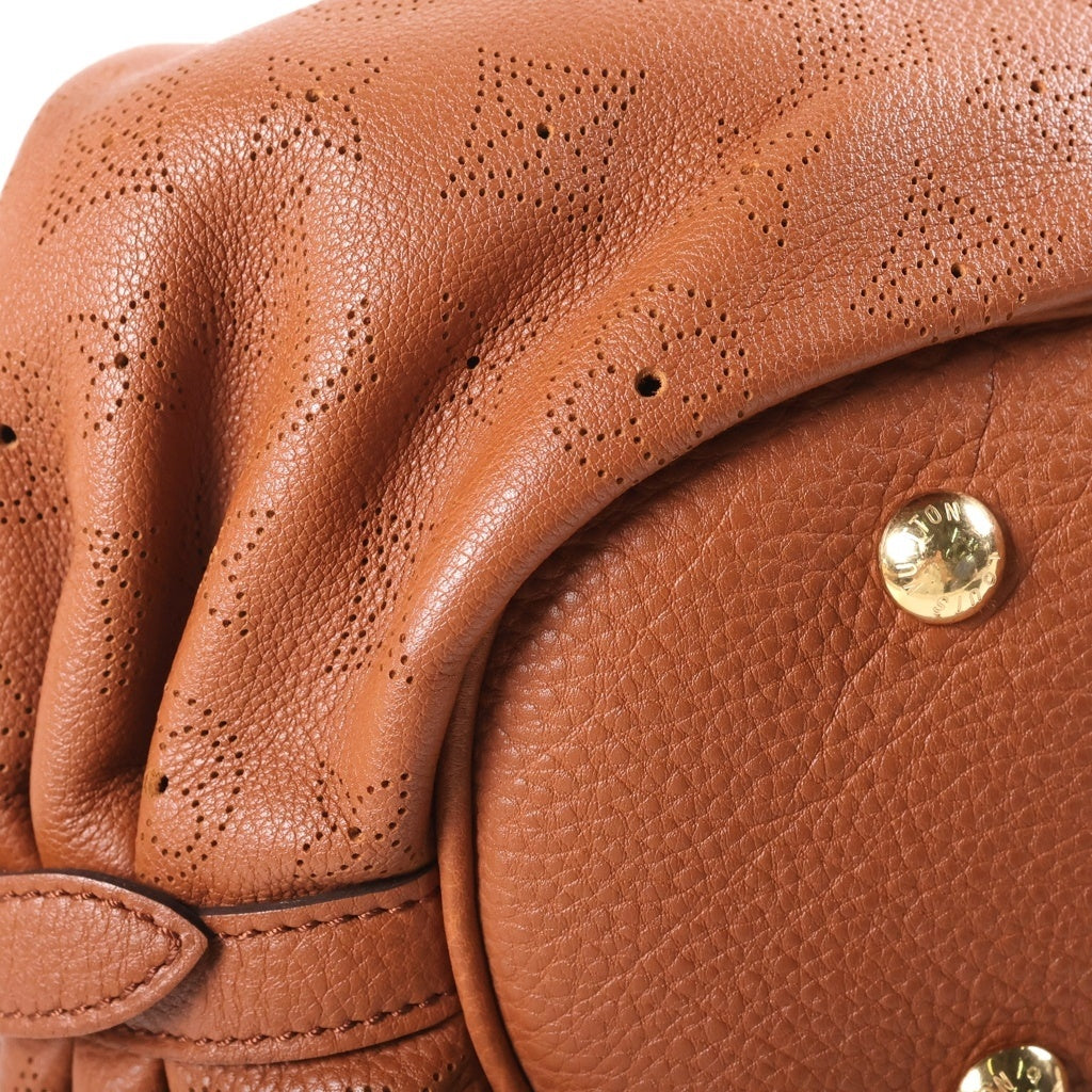 LOUIS VUITTON(ルイヴィトン) モノグラム マヒナXS パンチング レザー ワンショルダーバッグ ゴールド金具 ブラウン M97049 レディース