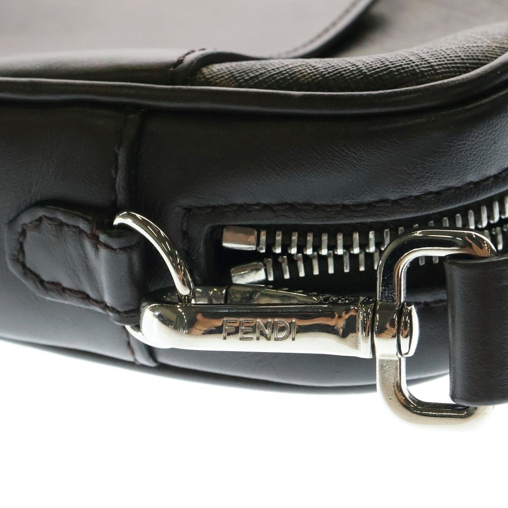 FENDI(フェンディ) ダイアゴナル FF ズッカ柄 ロゴプリント PVC レザー カメラケース ショルダーバッグ ブラウン 7M0286