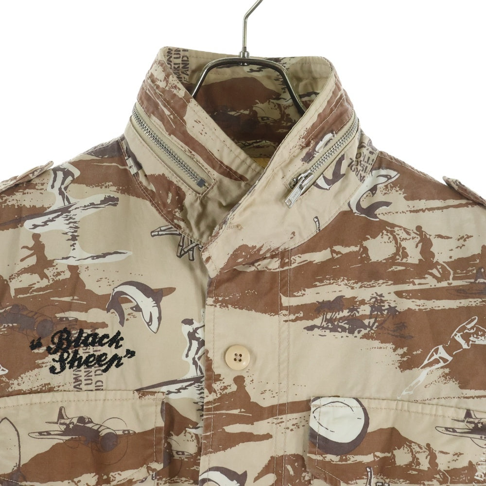STUSSY(ステューシー) Black Sheep ロゴ刺繍 バックプリント 総柄 M65 ジップアップ スタンドカラー ミリタリージャケット ベージュ/ブラウン