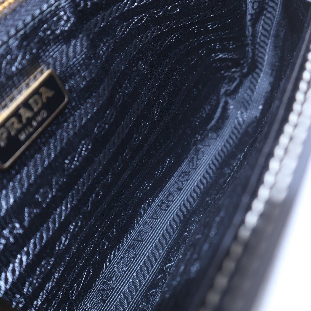 PRADA(プラダ) サフィアーノ ショルダーバッグ ブラック レザー ゴールド金具 レディース