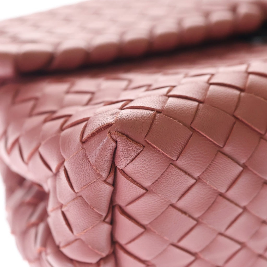 BOTTEGA VENETA(ボッテガヴェネタ) イントレチャート チェーンショルダーバッグ ピンク レザー ブラック金具 レディース