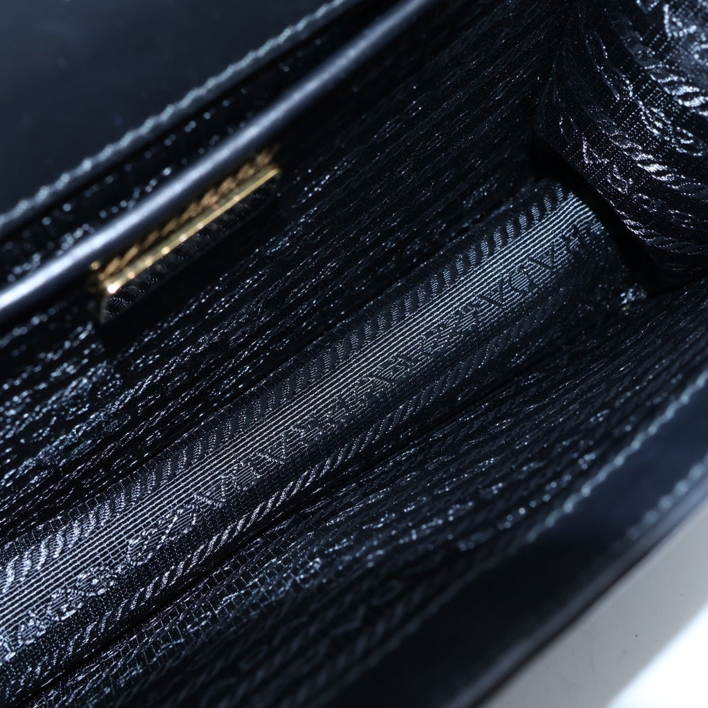 PRADA(プラダ) サフィアーノ ショルダーバッグ チェーンバッグ ブラック レザー 1BD133 ゴールド金具 レディース