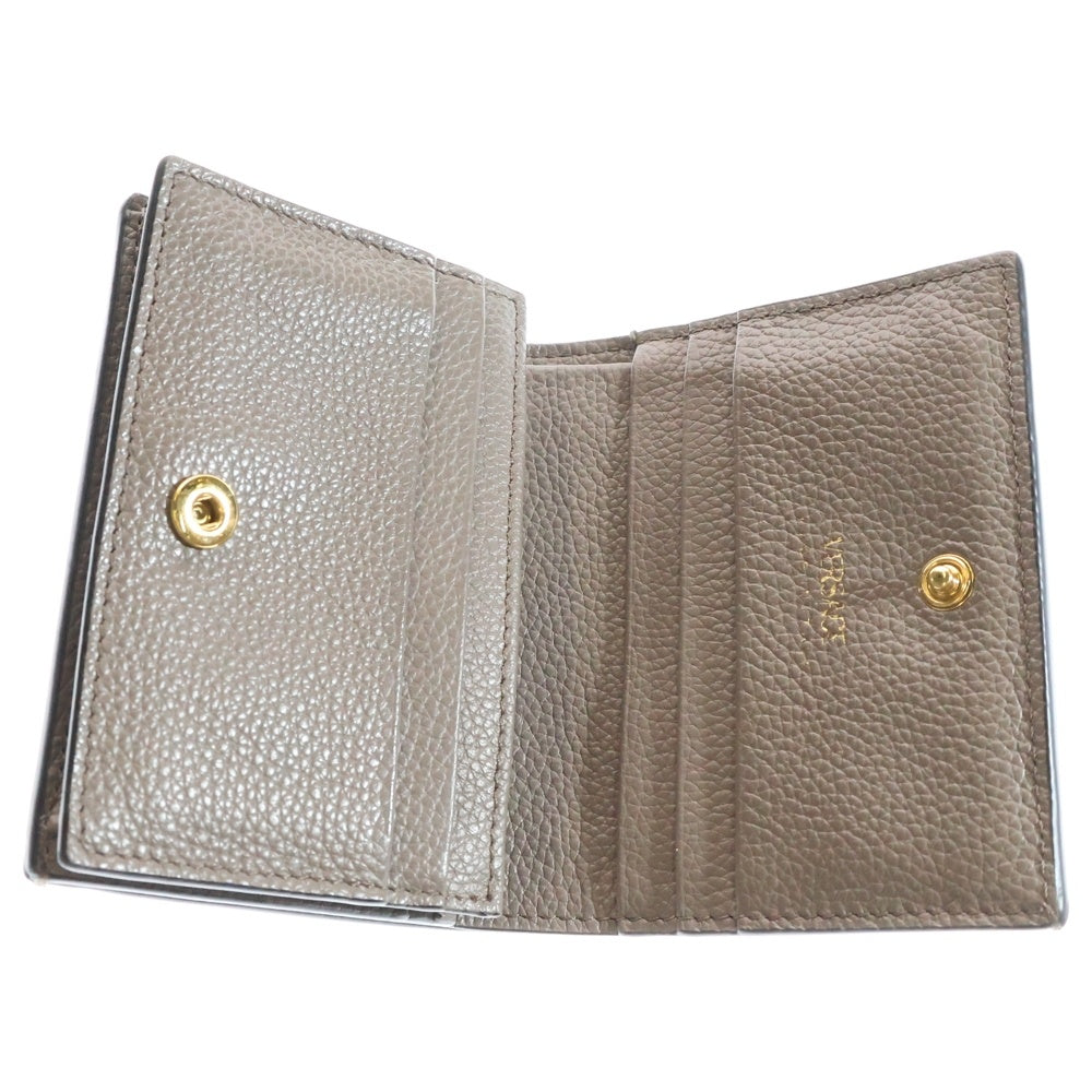VERSACE(ヴェルサーチ) レディース Vロゴ 二つ折り財布 コンパクトウォレット コインケース グレージュ ゴールド金具 レザー
