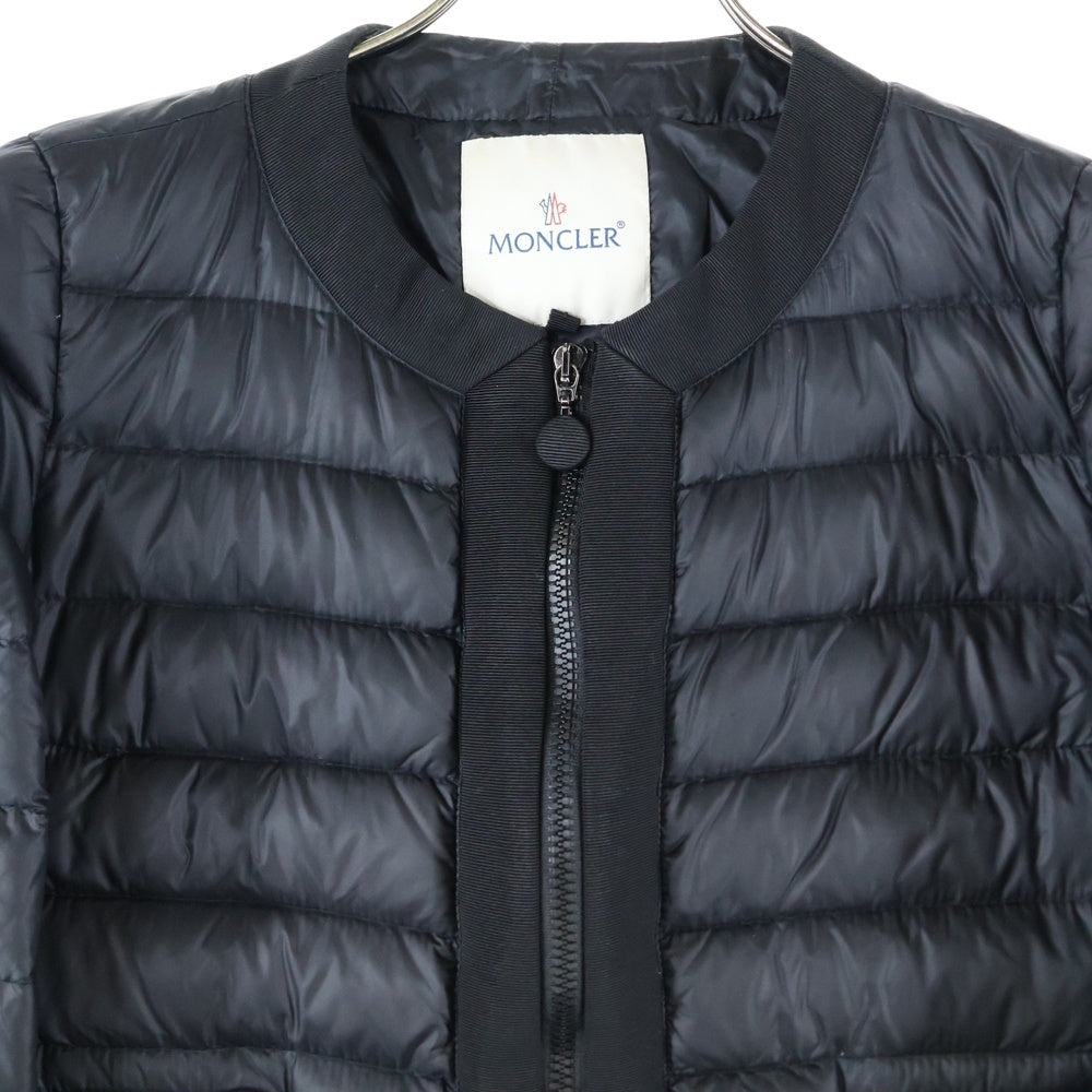 MONCLER(モンクレール) MARAISETTE マレセット ワッペンロゴ ノーカラー ジップアップ ダウンジャケット ブラック レディース 32093457040553052