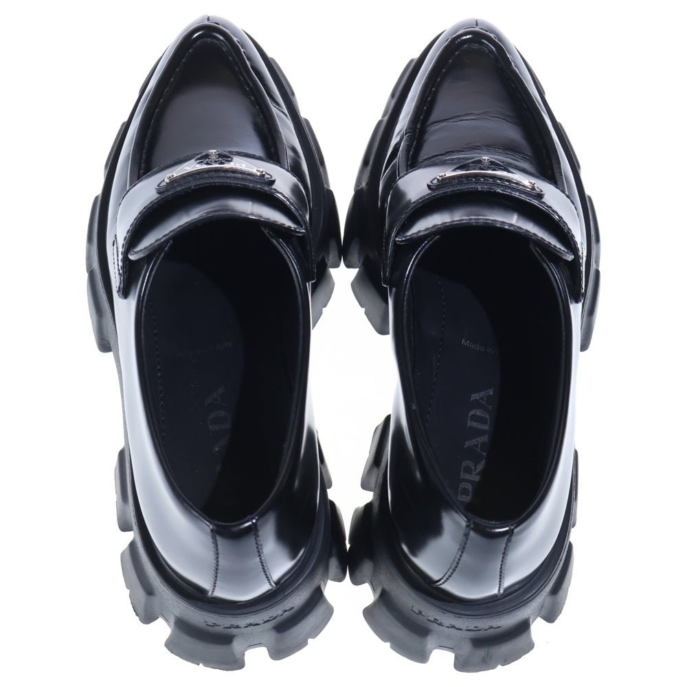 PRADA(プラダ) モノリス ブラッシュドレザー トライアングルロゴプレート ポインテッドトゥ 厚底シューズ ローファー ブラック レディース