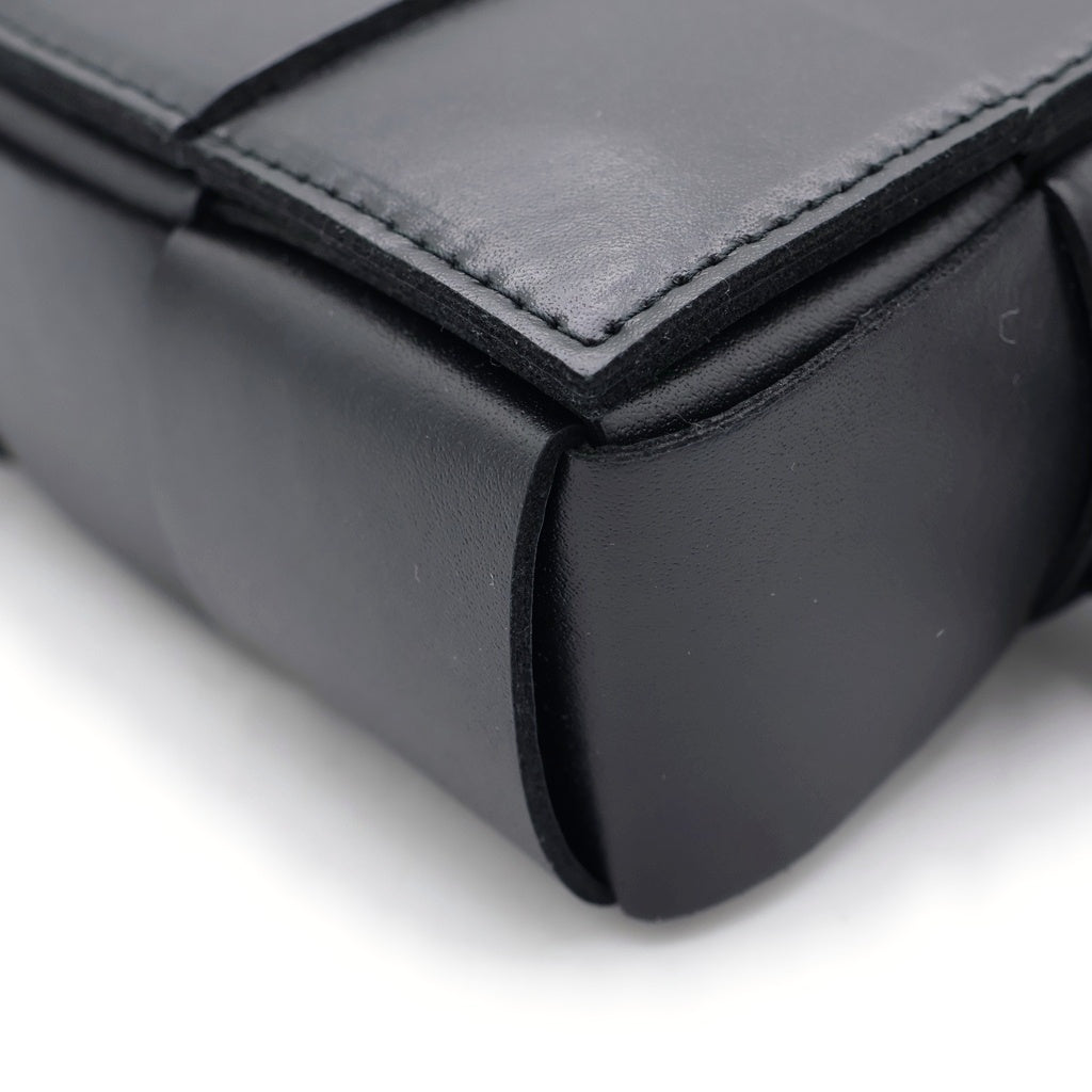 BOTTEGA VENETA(ボッテガヴェネタ) カセット イントレチャート ウエストバッグ ショルダーバッグ ブラック レザー レディース