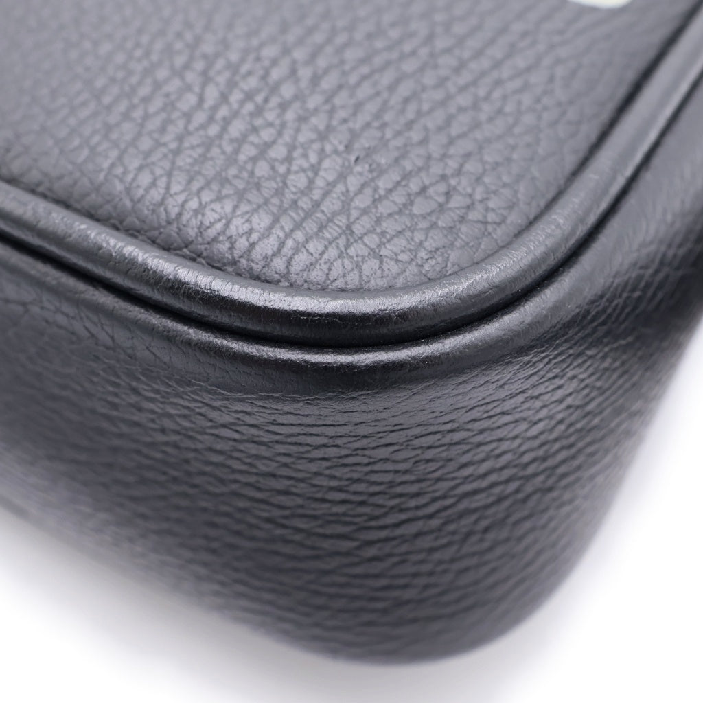 GUCCI(グッチ) メッセンジャーバッグ ショルダーバッグ ブラック レザー 523591 ゴールド金具 レディース