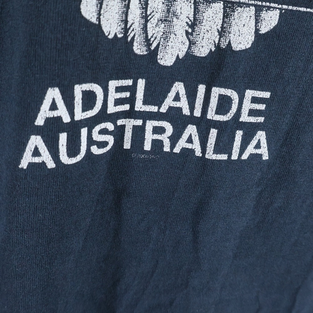 HARLEY DAVIDSON(ハーレーダビッドソン) BAR & SHIELD FLAME ADELAIDE AUSTRALIA L/S バーアンドシールド 袖フレーム 長袖 カットソー ブラック/オレンジ 1800 252 620