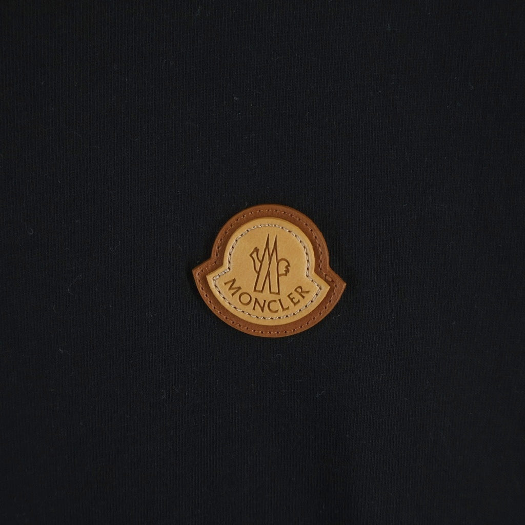 MONCLER(モンクレール) フロントロゴワッペン クルーネック半袖Tシャツカットソー ブラック I20918C00051 8390T