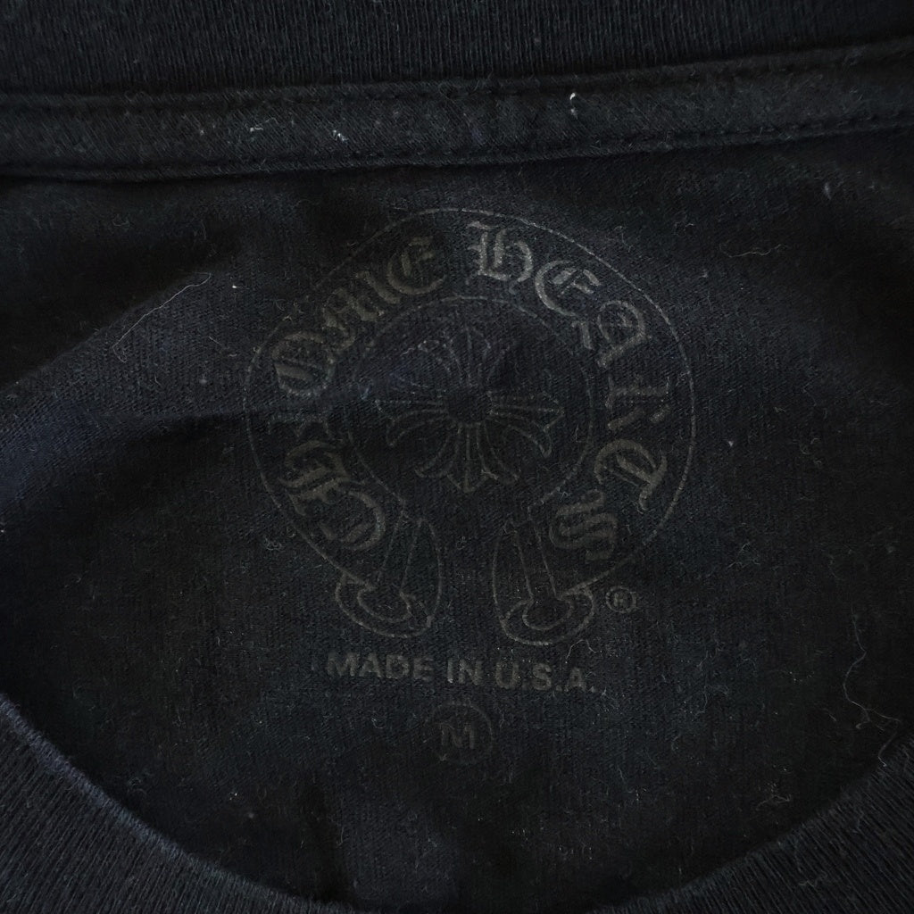CHROME HEARTS(クロムハーツ) ARCH USA LOGO SCROLL RABEL TEE スクロールラベル アーチロゴ 胸ポケット半袖プリントTシャツ ブラック