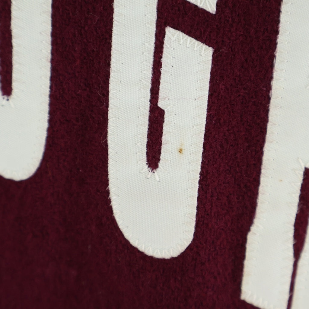 GOODENOUGH(グッドイナフ) 90S FELT LOGO SWEAT モックネック スウェットトレーナー バーガンディ