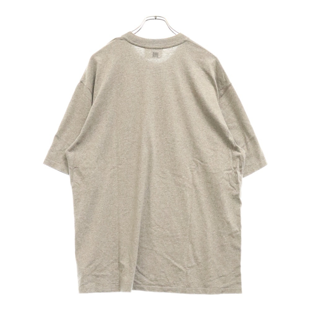 AMI Alexandre Mattiussi(アミアレクサンドルマテュッシ) フロントロゴ刺繍クルーネック半袖Tシャツ グレー E22UTS003.725