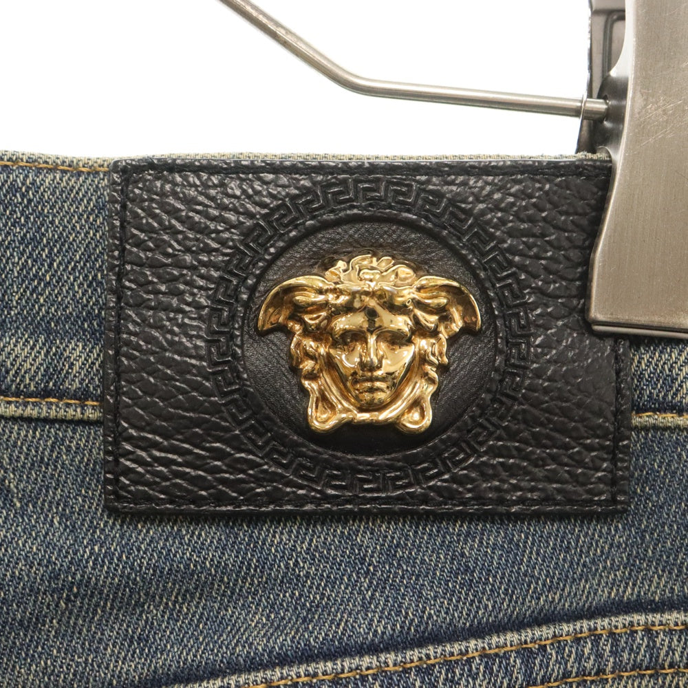 VERSACE(ヴェルサーチ) メデューサロゴ スリムデニムパンツ ジーンズ インディゴ 1A02532