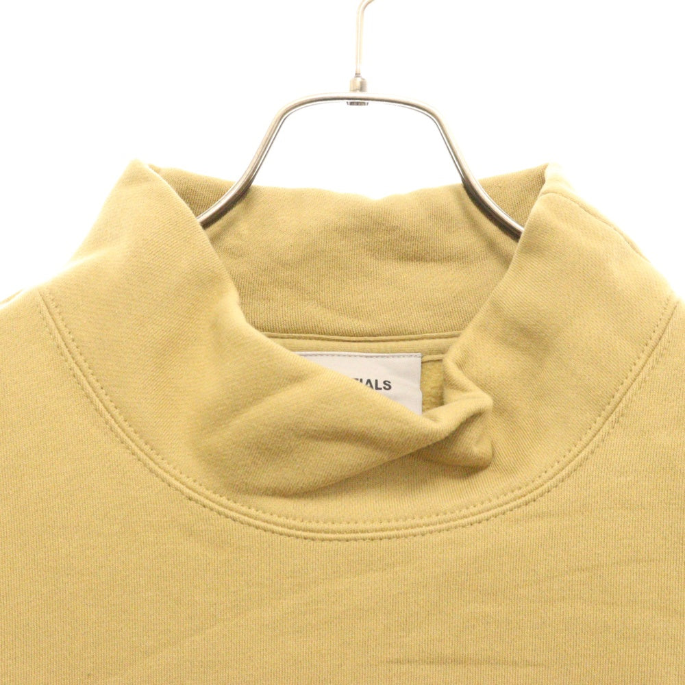 FEAR OF GOD ESSENTIALS(フィアオブゴッド エッセンシャルズ) MOCK NECK SWEATSHIRT リフレクターロゴプリント モックネックスウェットトレーナー マスタード