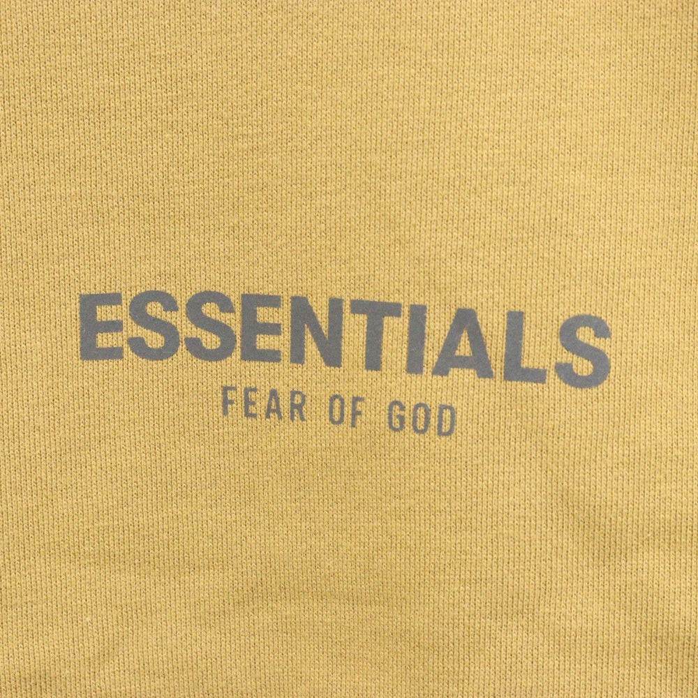 FEAR OF GOD ESSENTIALS(フィアオブゴッド エッセンシャルズ) MOCK NECK SWEATSHIRT リフレクターロゴプリント モックネックスウェットトレーナー マスタード