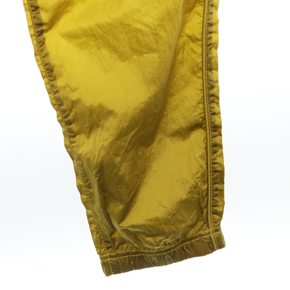 STONE ISLAND(ストーンアイランド) RE-T Nylon Metal In Econyl ロゴワッペン ナイロンメタルパンツ イエロー 761531021