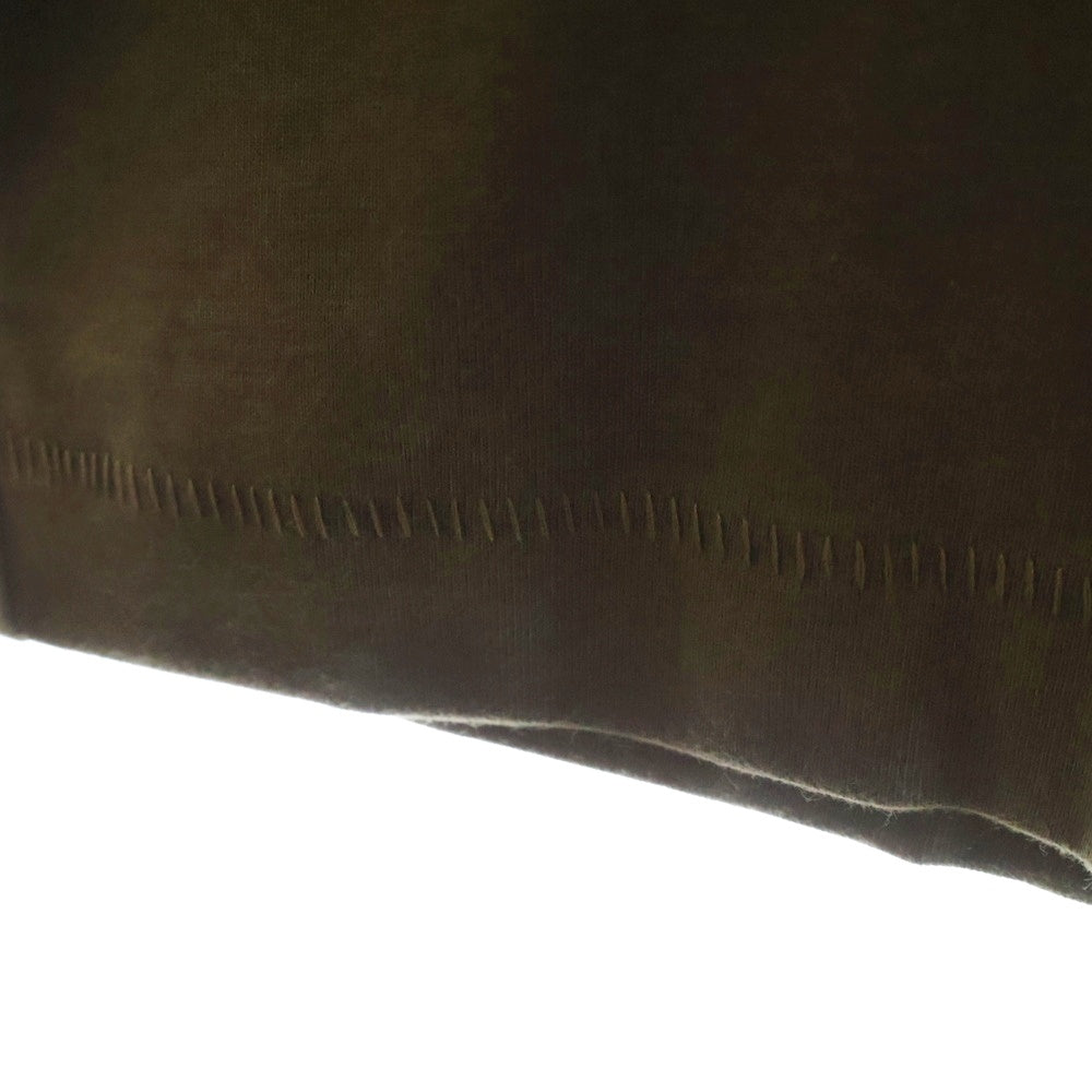 FEAR OF GOD ESSENTIALS(フィアオブゴッド エッセンシャルズ) S/S T-SHIRT ロゴプリント半袖Tシャツ カーキ