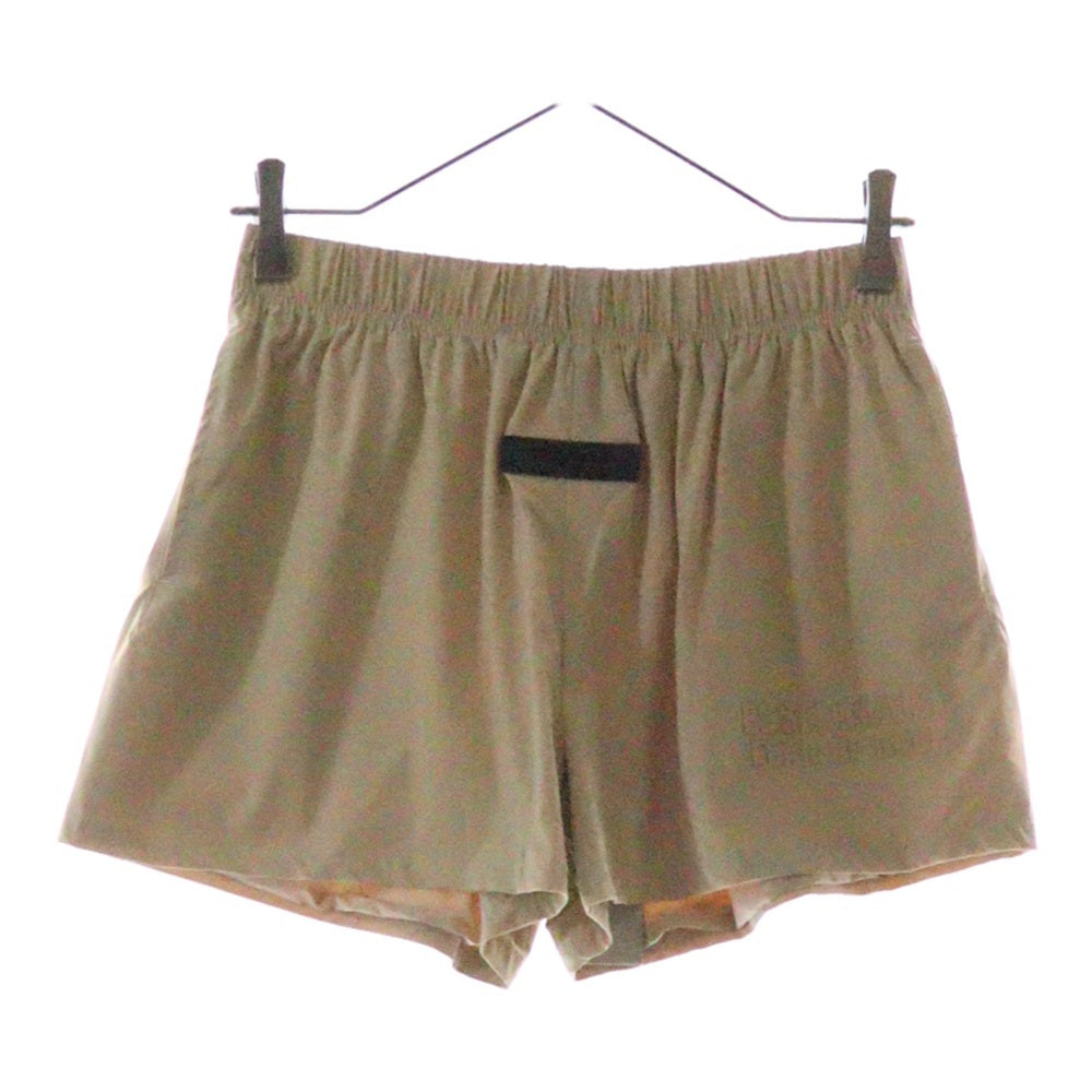 FEAR OF GOD ESSENTIALS(フィアオブゴッド エッセンシャルズ) NYLON SHORT PANTS ラバーロゴ ナイロンハーフパンツ ショーツ ベージュ