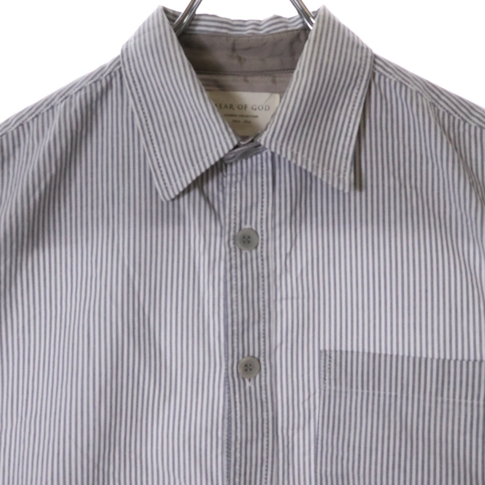 FEAR OF GOD ESSENTIALS(フィアオブゴッド エッセンシャルズ) 4th Collection DAD SHIRT ストライプ サイドジップ オープンカラー半袖シャツ ブルー/ホワイト