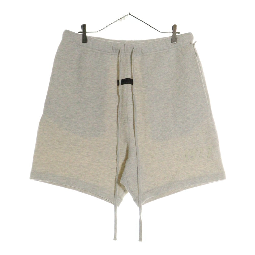 FEAR OF GOD ESSENTIALS(フィアオブゴッド エッセンシャルズ) SHORT PANTS 1977 フェルトロゴ スウェットハーフパンツ ショーツ グレージュ