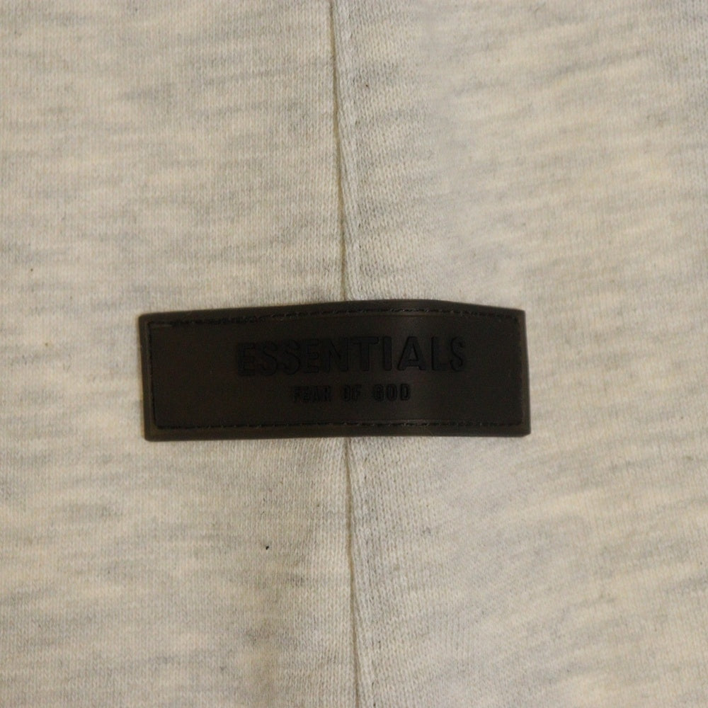 FEAR OF GOD ESSENTIALS(フィアオブゴッド エッセンシャルズ) SHORT PANTS 1977 フェルトロゴ スウェットハーフパンツ ショーツ グレージュ