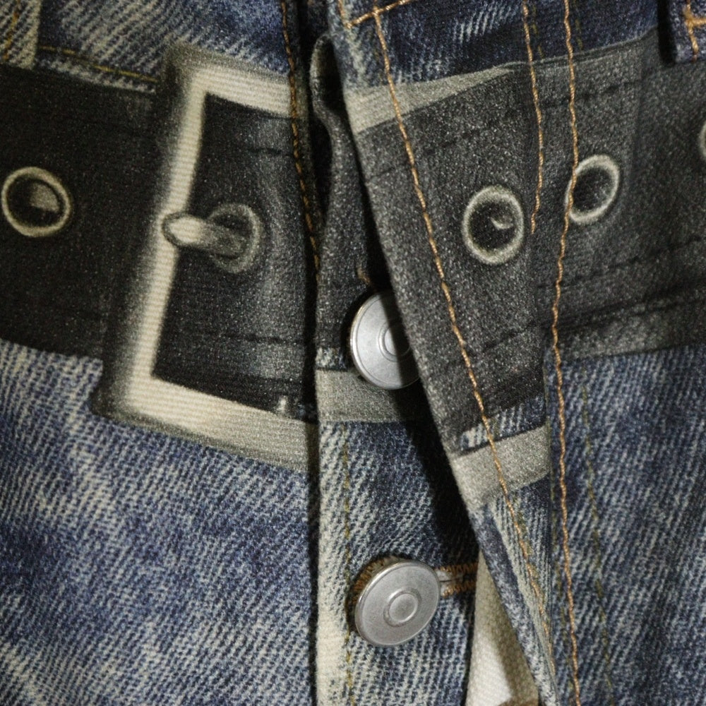 Acne Studios(アクネ ストゥディオズ) 24SS Leather Chaps Printed Jeans トロンプルイユ 転写プリントデニムパンツ インディゴ FN-MN-TROU000961