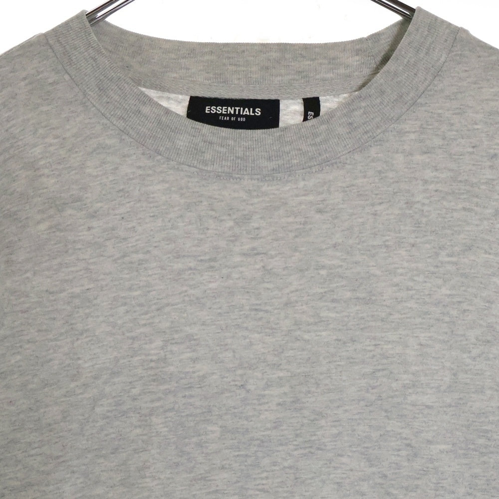 FEAR OF GOD ESSENTIALS(フィアオブゴッド エッセンシャルズ) L/S T-SHIRT バックリフレクターロゴ 長袖Tシャツ ロンT グレー