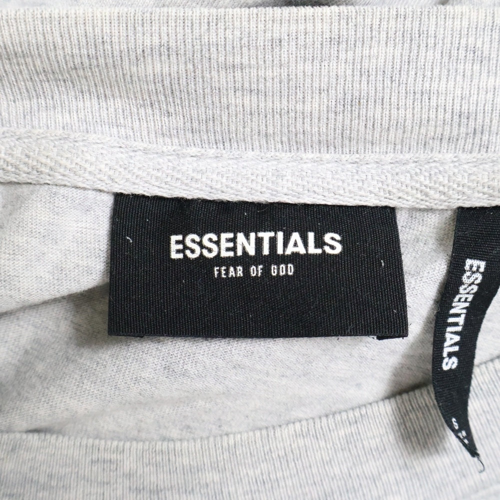 FEAR OF GOD ESSENTIALS(フィアオブゴッド エッセンシャルズ) L/S T-SHIRT バックリフレクターロゴ 長袖Tシャツ ロンT グレー
