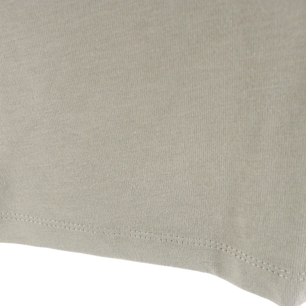 FEAR OF GOD ESSENTIALS(フィアオブゴッド エッセンシャルズ) S/S T-SHIRT フロントラバーロゴ 半袖Tシャツ ベージュ