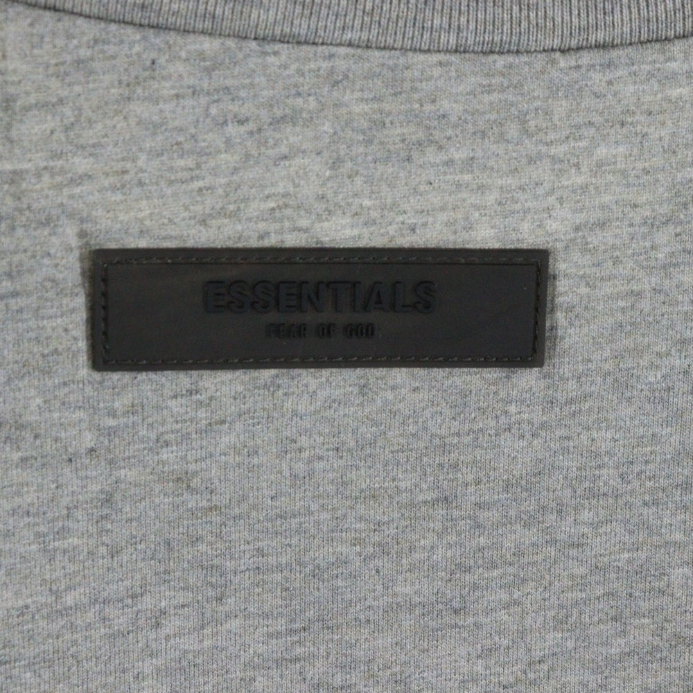 FEAR OF GOD ESSENTIALS(フィアオブゴッド エッセンシャルズ) S/S T-SHIRT フェルトロゴ 半袖Tシャツ グレー