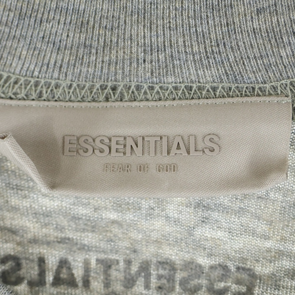 FEAR OF GOD ESSENTIALS(フィアオブゴッド エッセンシャルズ) S/S T-SHIRT ロゴプリント 半袖Tシャツ グレー