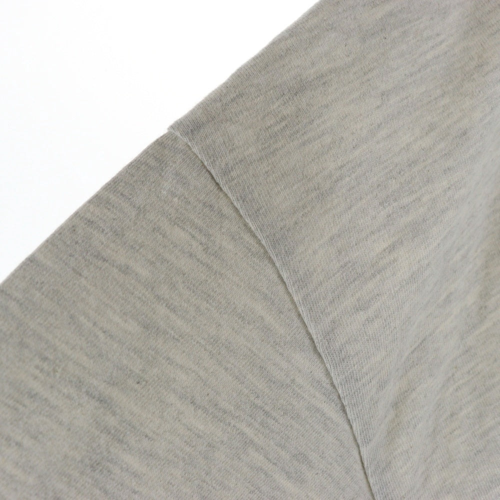 FEAR OF GOD ESSENTIALS(フィアオブゴッド エッセンシャルズ) L/S T-SHIRT フェルトロゴ 長袖Tシャツ ロンT グレージュ